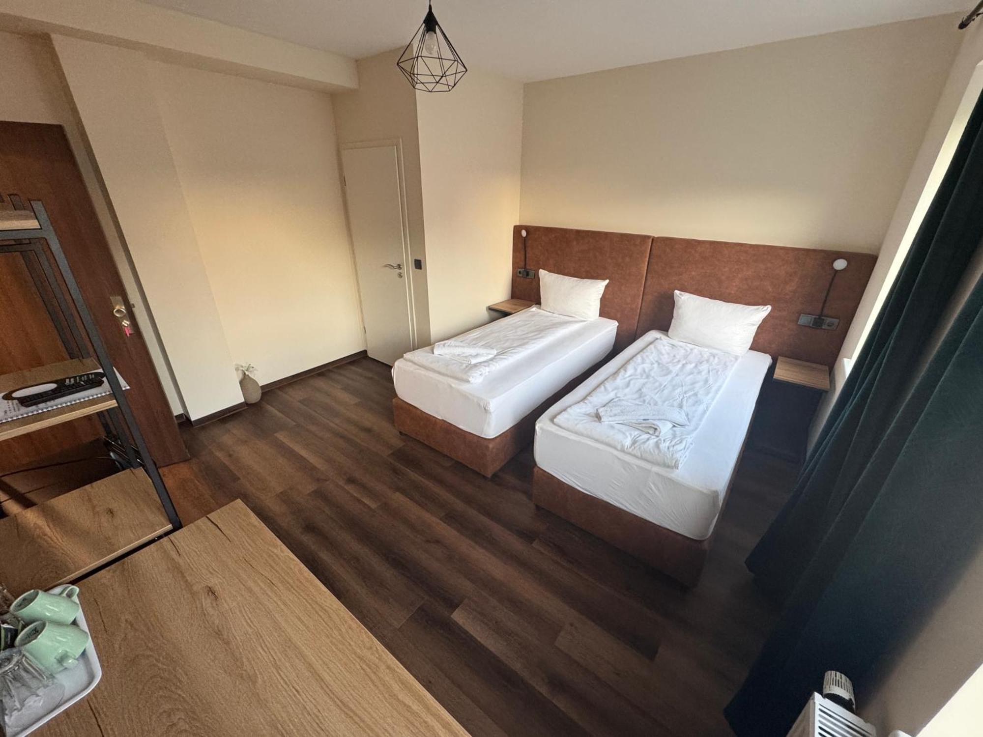 Hotel Capitol Zentrum Friedrichshafen Buitenkant foto