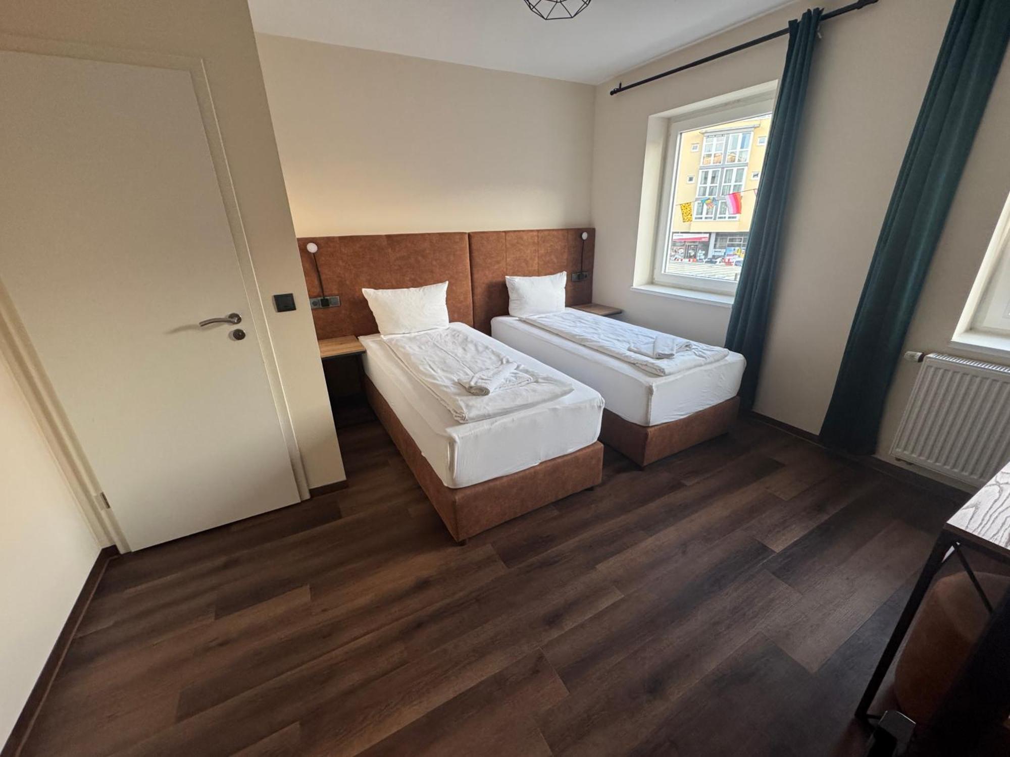 Hotel Capitol Zentrum Friedrichshafen Buitenkant foto