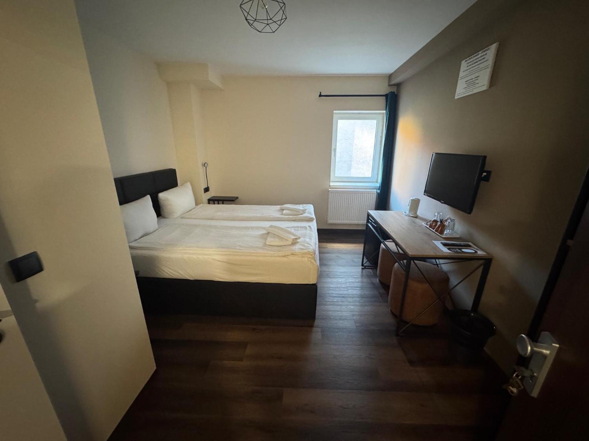 Hotel Capitol Zentrum Friedrichshafen Buitenkant foto