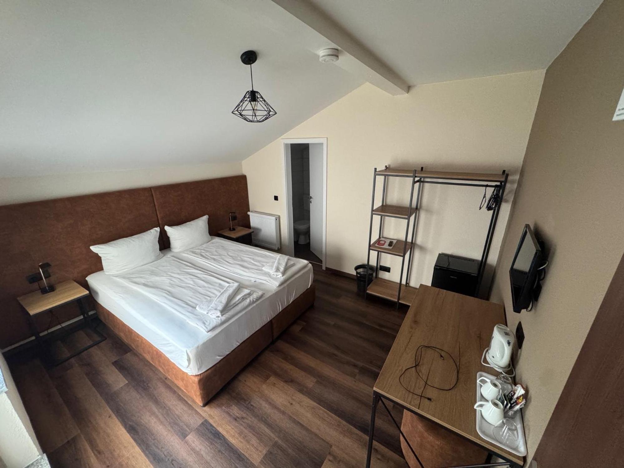 Hotel Capitol Zentrum Friedrichshafen Buitenkant foto