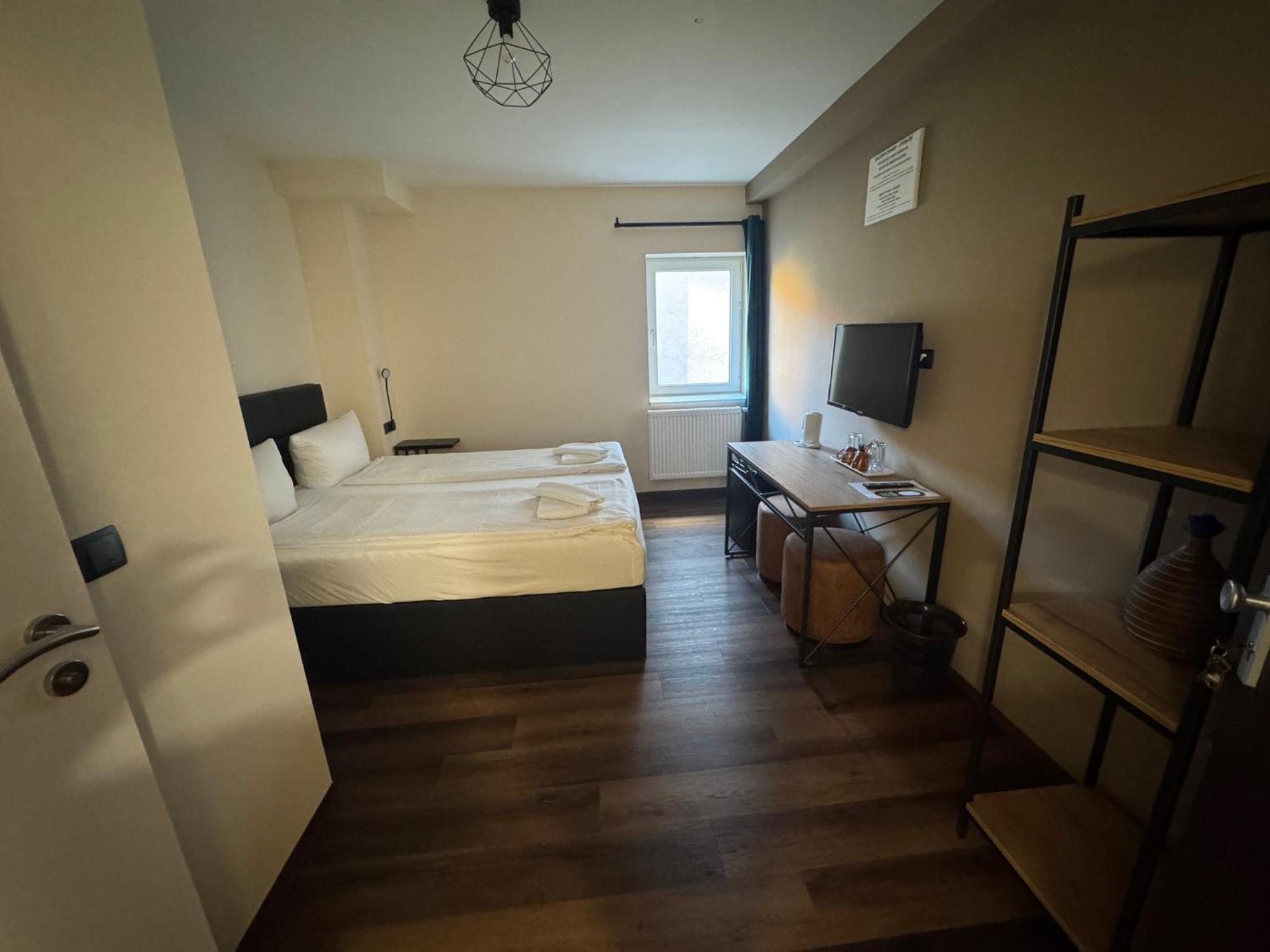 Hotel Capitol Zentrum Friedrichshafen Buitenkant foto