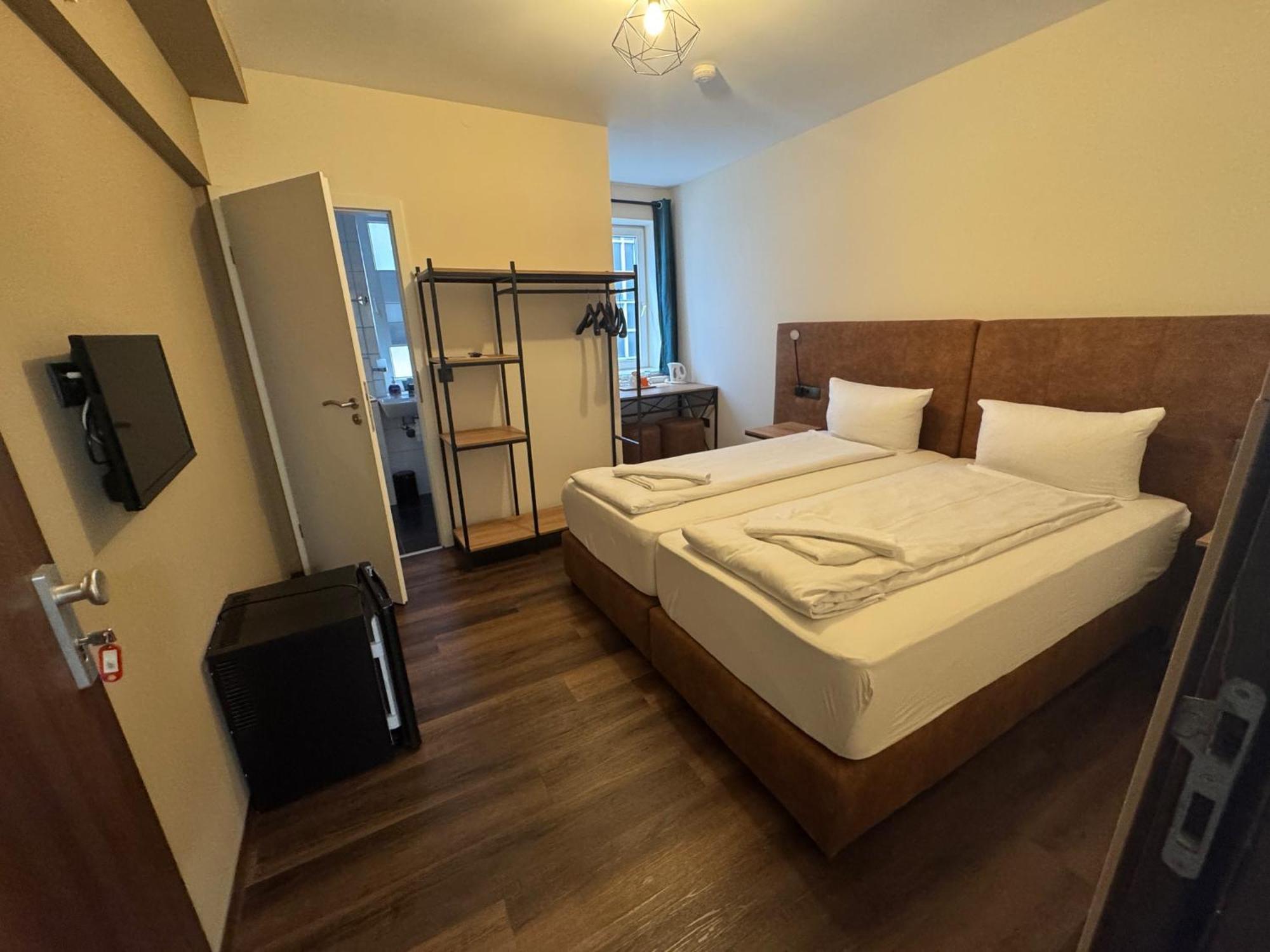 Hotel Capitol Zentrum Friedrichshafen Buitenkant foto